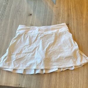 Lululemon white tennis skirt 6 tall